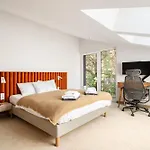 Forest & Waves - Luxury Seaside Retreat With Pool, 90m To The & Pro Workstations *