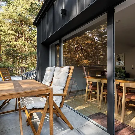 Forest & Waves - Luxury Seaside Retreat With Pool, 90m To The & Pro Workstations