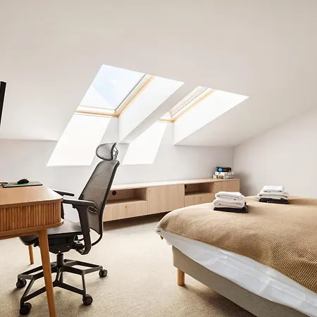 Διαμέρισμα Forest & Waves - Luxury Seaside Retreat With Pool, 90m To The & Pro Workstations *