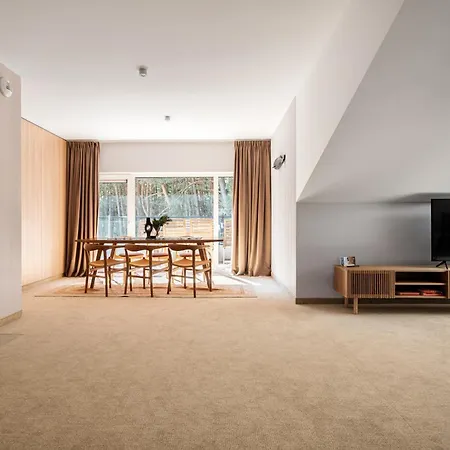 Forest & Waves - Luxury Seaside Retreat With Pool, 90m To The & Pro Workstations