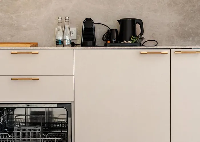 Forest & Waves - Luxury Seaside Retreat With Pool, 90m To The & Pro Workstations Apartamento