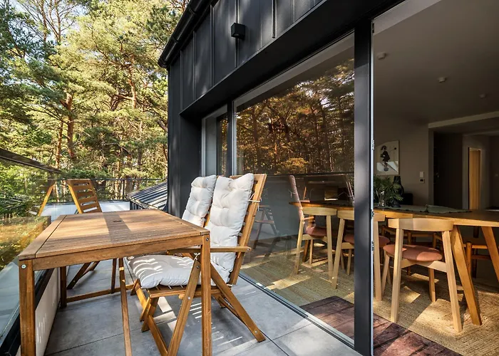 Forest & Waves - Luxury Seaside Retreat With Pool, 90m To The & Pro Workstations