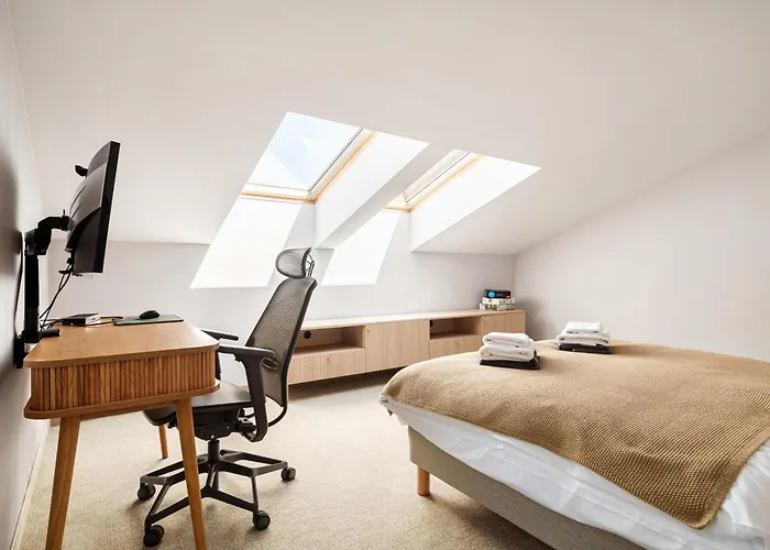 Apartamento Forest & Waves - Luxury Seaside Retreat With Pool, 90m To The & Pro Workstations *