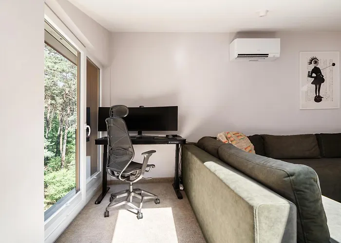 Forest & Waves - Luxury Seaside Retreat With Pool, 90m To The & Pro Workstations Apartamento